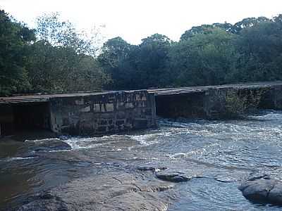 PONTE SOBRE O ARROIO DOS CACHORROS-FOTO:MARCELO DE A. SILVEI  - MORRINHOS - RS