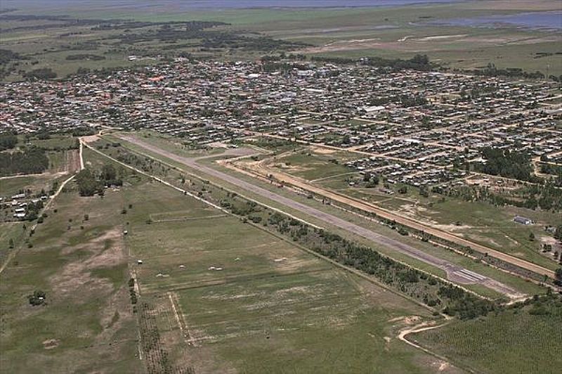 MOSTARDAS-RS-VISTA DO AEROPORTO E CIDADE-FOTO:WWW.BRASILIAGUAIBA.COM.BR - MOSTARDAS - RS