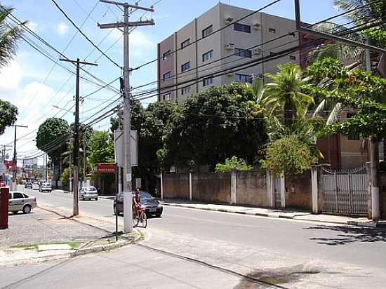 RUA CENTRAL DE LAURO DE FREITAS-BA-FOTO:CERRADO - LAURO DE FREITAS - BA