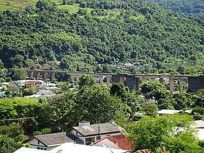 PONTE SOBRE A CIDADE-FOTO:JEFERSON LUIZ DA LUZ - MUUM - RS