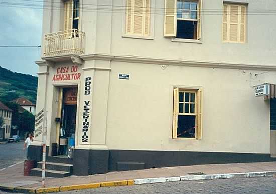 MUUM-RS-ESQUINA DA RUA ISIDORO SLONGO-FOTO:TASSO T. SLONGO - MUUM - RS