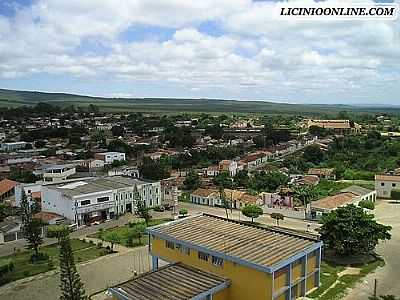 PRAA DA PREFEITURA EM LICNIO DE ALMEIDA, POR ARNALDO GOMES. - LICNIO DE ALMEIDA - BA