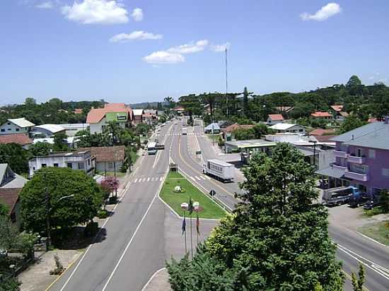 AVENIDA-FOTO:ALEX CARNIEL - NOVA PETRPOLIS - RS