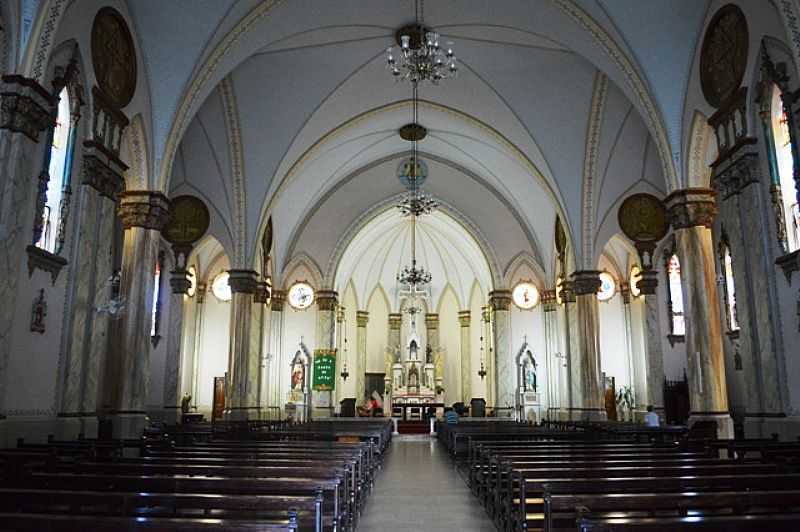 NOVA PRATA-RS-INTERIOR DA MATRIZ DE SO JOO BATISTA E SANTURIO DE N.SRA.APARECIDA-FOTO:WWW.NOVAPRATARS.COM.BR - NOVA PRATA - RS