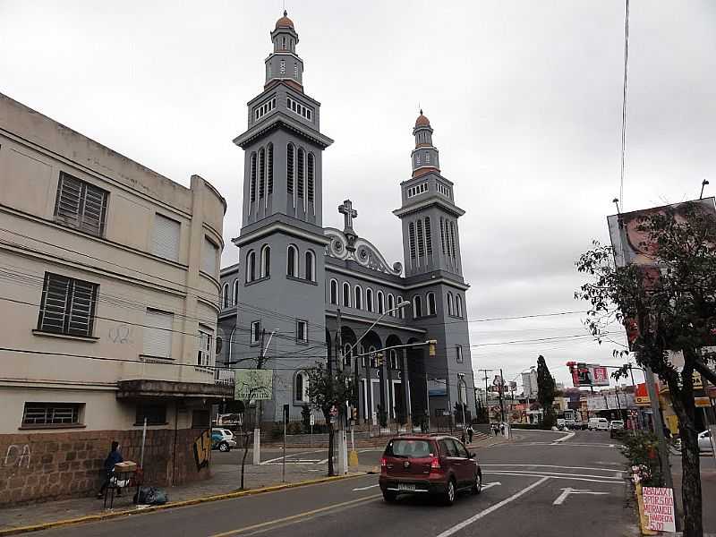 NOVO HAMBURGO-RS-CATEDRAL DE SO LUIZ GONZAGA NO CENTRO DA CIDADE-FOTO:PAULO YUJI TAKARADA - NOVO HAMBURGO - RS