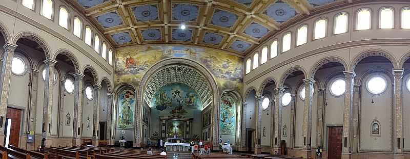 NOVO HAMBURGO-RS-INTERIOR DA CATEDRAL DE SO LUIZ GONZAGA-FOTO:PAULO YUJI TAKARADA - NOVO HAMBURGO - RS