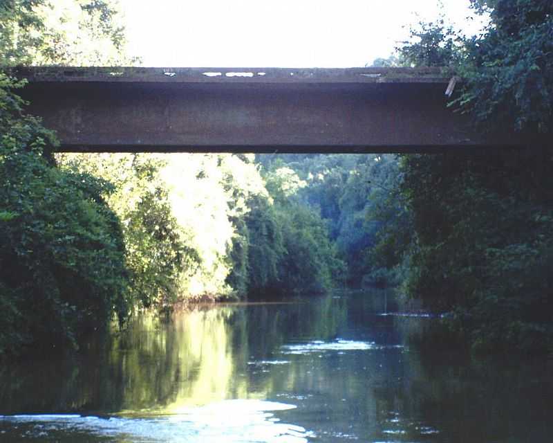 PONTE SOBRE O RIO PRATOS, DIVISA ENTRE NOVO MACHADO E DR. MAURCIO CARDOSO.  -  POR CARLOS.BARASUOL - NOVO MACHADO - RS