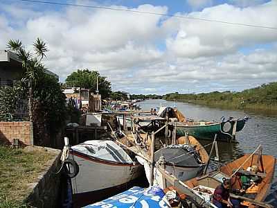 BARCOS PESQUEIROS-FOTO:PCRAPAKI- - PALMARES DO SUL - RS