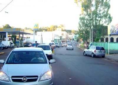 CARREATA NA AVENIDA INDEPENDNCIA, POR LUCAS ANDRADE - PALMEIRA DAS MISSES - RS