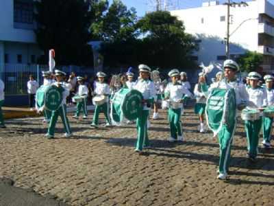 BANDA ESCOLAR MUNICIPAL NO TRADICIONAL DESFILE DO DIA DO MUNICPIO 06/05/2009, POR  - PALMEIRA DAS MISSES - RS