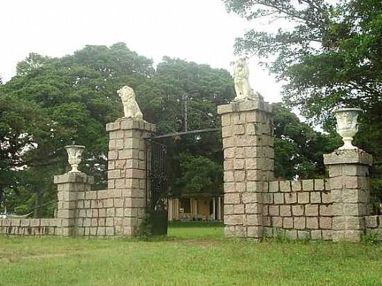 HARAS GRECA-PRTICO EM PASSINHOS-FOTO:ERNESTO NETTO - PASSINHOS - RS