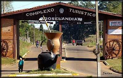 PRTICO DO COMPLEXO TURSTICO ROSELNDIA-FOTO:DARLAN CORRAL  - PASSO FUNDO - RS