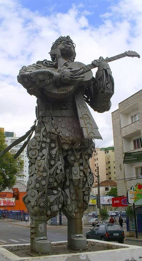 PASSO FUNDO-RS-MONUMENTO EM HOMENAGEM  TEIXEIRINHA-FOTO:DARLAN CORRAL - PASSO FUNDO - RS