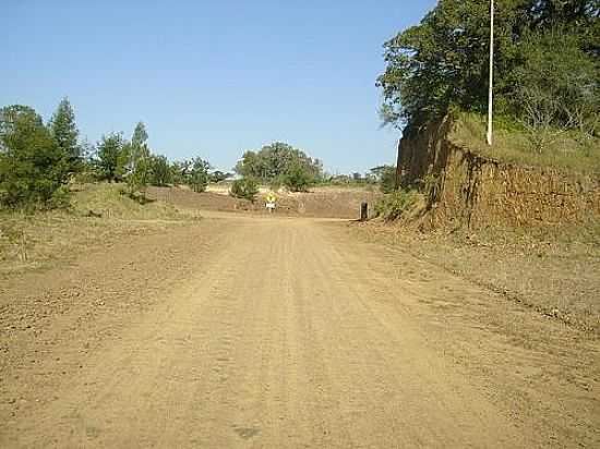 ESTRADA NA PEDREIRA EM PASSO RASO-FOTO:VILA PROGRESSO - PASSO RASO - RS