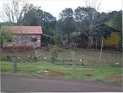 CASA PERTO DA RODOVIA-FOTO:ELTONSTRADA  - PAULO BENTO - RS