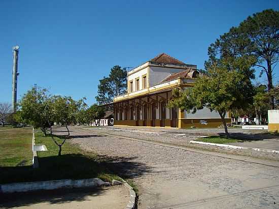 PEDRO OSRIO-RS-PRAA E ANTIGA ESTAO FERROVIRIA-FOTO:PCRAPAKI-TRAMANDA-RS - PEDRO OSRIO - RS