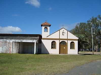 IGREJA-FOTO:PCRAPAKI- - PINHAL - RS