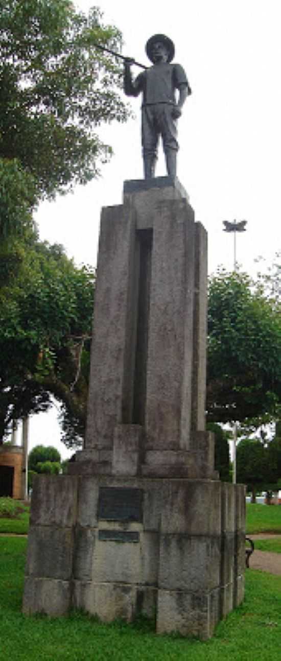 PINTO BANDEIRA-RS-MONUMENTO AO COLONO ITALIANO-FOTO:RUI ROMANINI - PINTO BANDEIRA - RS