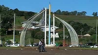 MONUMENTO NA PRAA-FOTO: LESZCZINSKI  - PONTE PRETA - RS