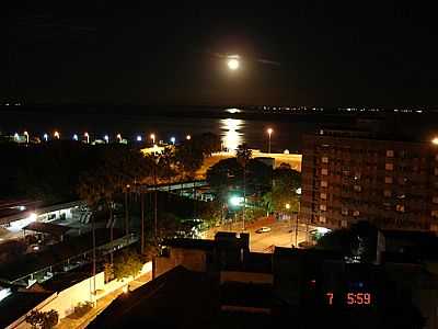 LUA SBRE O RIO GUABA-FOTO:REVERENDO_POA  - PORTO ALEGRE - RS