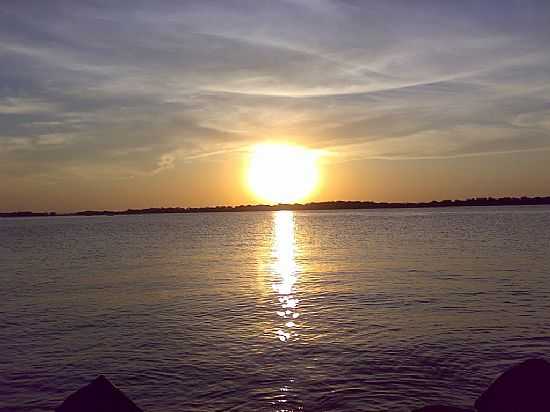 PR DO SOL NO LAGO GUABA EM PORTO ALEGRE-RS-FOTO:RAFA LOURENCO - PORTO ALEGRE - RS