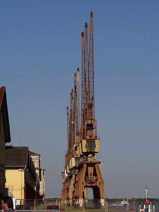 PORTO DESATIVADO JUNTO AO CENTRO HISTRICO DE PORTO ALEGRE-RS-FOTO:PAULO YUJI TAKARADA - PORTO ALEGRE - RS