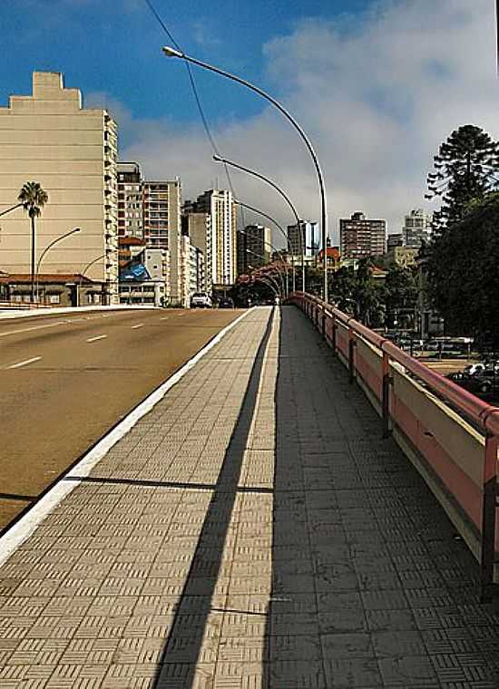 VIADUTO IMPERATRIZ LEOPOLDINA EM PORTO ALEGRE-RS-FOTO:CROQUEZZ - PORTO ALEGRE - RS