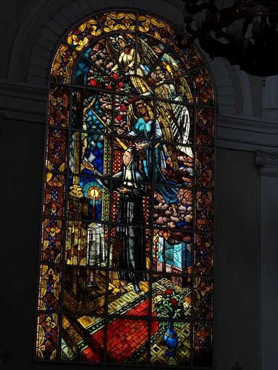 VITRAL DA CATEDRAL METROPOLITANA N.SRA.ME DE DEUS EM PORTO ALEGRE-RS-FOTO:PAULO YUJI TAKARADA - PORTO ALEGRE - RS