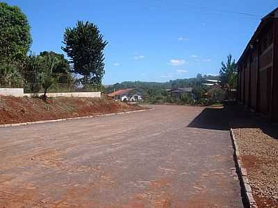 RUA DA CIDADE-FOTO:NIOMAR FANTINELLI  - QUATRO IRMOS - RS