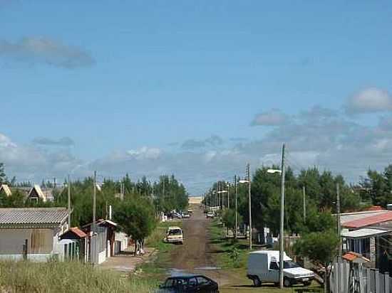 AV.MANOEL GOMES DOS SANTOS EM QUINTO-RS-FOTO:JOAO CARLOS BEIER - QUINTO - RS