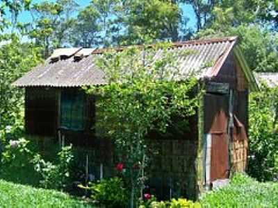 RANCHO DE LATA-FOTO:ROQUE OLIVEIRA  - QUITRIA - RS