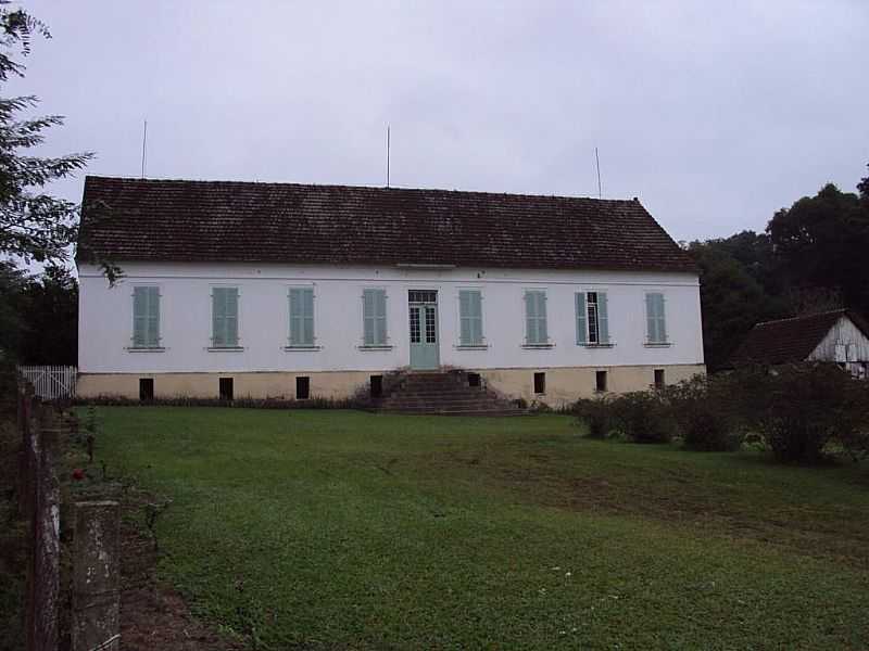 RIO PARDINHO-RS-CASARO ANTIGO NA ROTA GERMNICA-FOTO:MARCOS HOFFMANN - RIO PARDINHO - RS