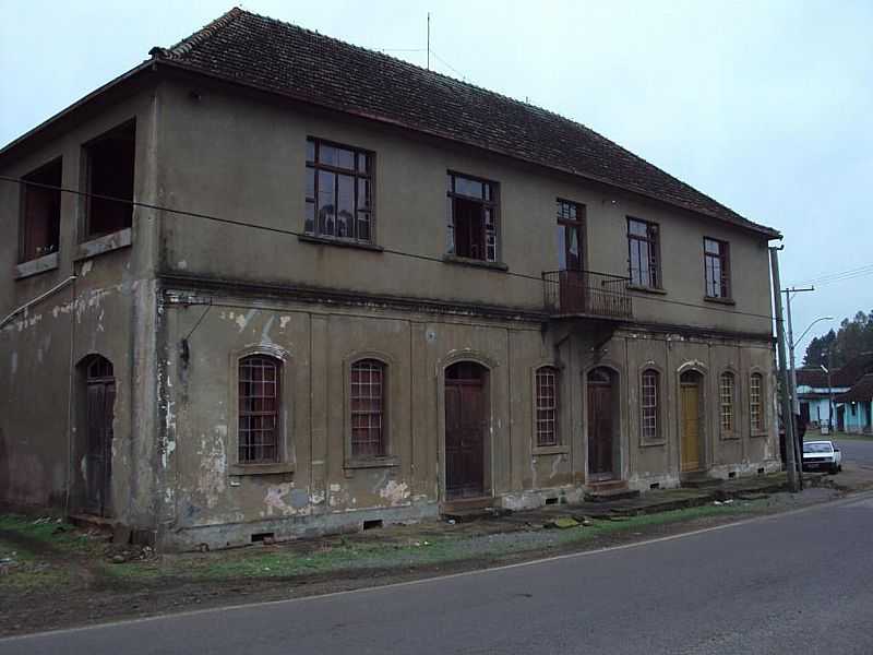 RIO PARDINHO-RS-CASARO ANTIGO NA ROTA GERMNICA-FOTO:MARCOS HOFFMANN  - RIO PARDINHO - RS