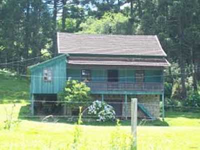 CASA EM ESTILO ITALIANO-FOTO:AJBONATTO  - SANTA LCIA - RS