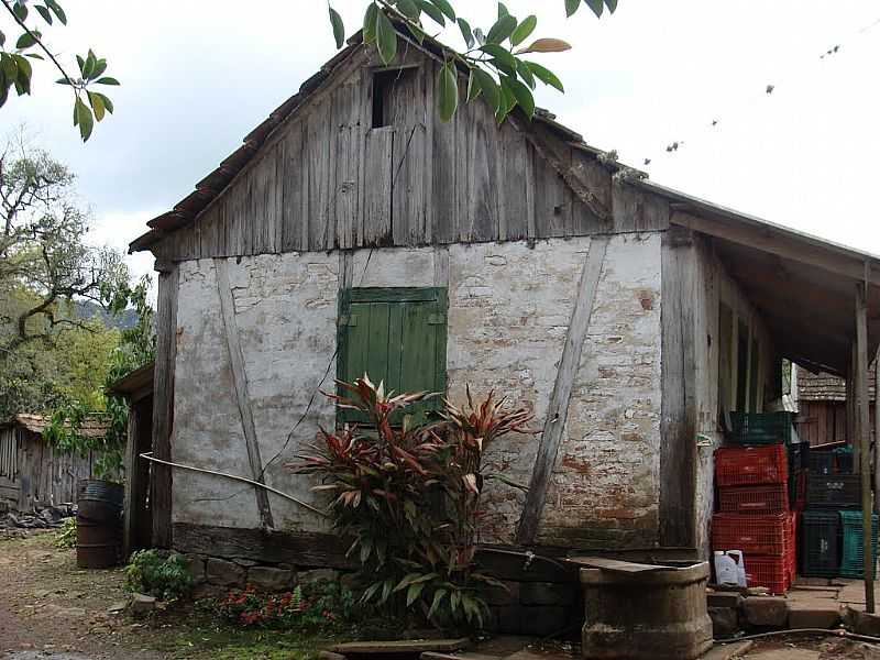 SANTA LUZA-RS-CASA ANTIGA-FOTO:EUGANDOLFI - SANTA LUZA - RS