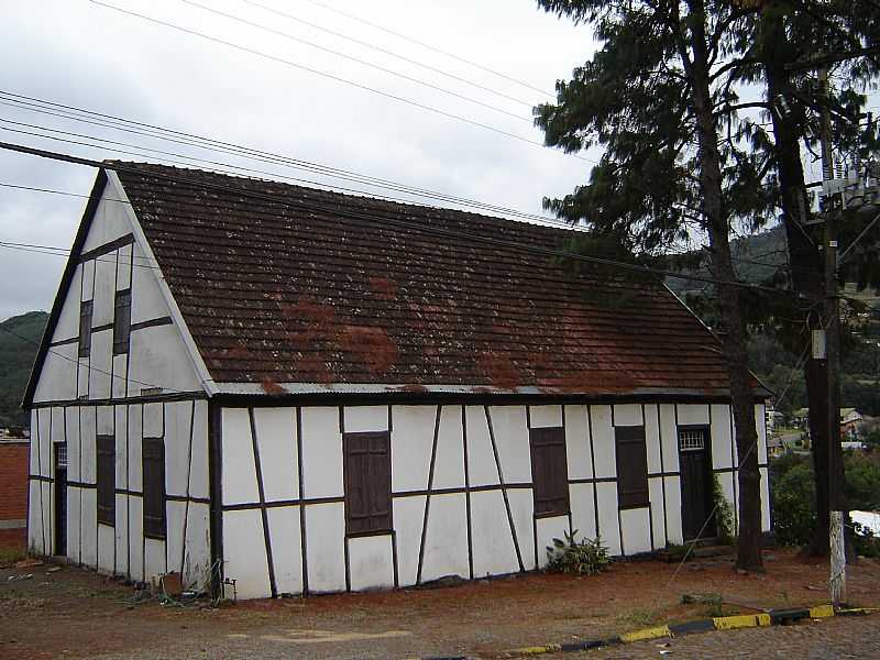 SANTA MARIA DO HERVAL-RS-CASA EM ESTILO ENXAIMEL-FOTO:DIEGO CARRARO - SANTA MARIA DO HERVAL - RS