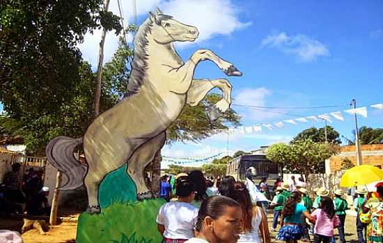 MANIAU-BA-MONUMENTO EM HOMENAGEM  TRADICIONAL CORRIDA DE CAVALOS-FOTO:SUDOESTEBAHIA.COM  - MANIAU - BA