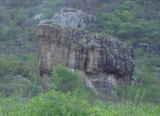 PEDRA DA FIGURA, POR LUCAS - MANOEL VITORINO - BA