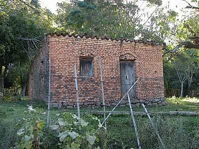 CASA ANTIGA-FOTO:DAVIKR  - SANTIAGO - RS