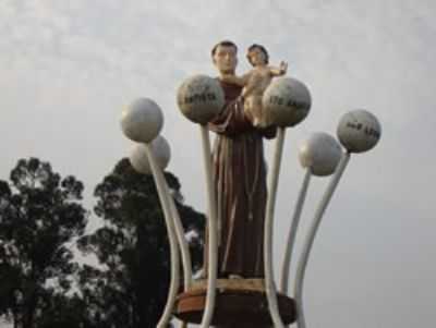 MONUMENTO DE SANTO ANTNIO - TREVO DA CIDADE., POR MAIT ALEXANDRA BAKALARCZYK CORRA - SANTO ANTNIO DAS MISSES - RS