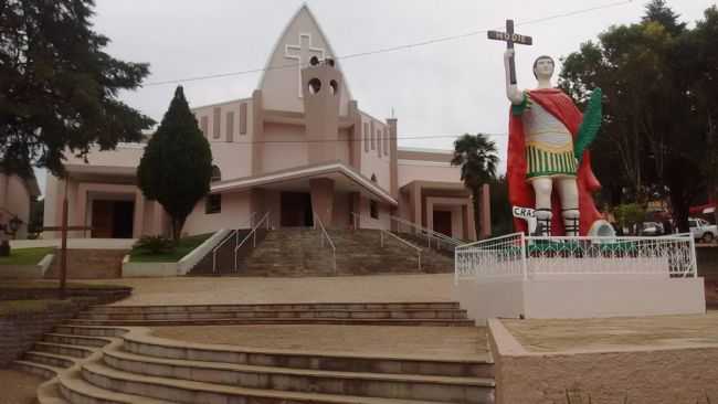 SANTURIO E MONUMENTO DE SANTO EXPEDITO., POR BRUNA BELUSSO - SANTO EXPEDITO DO SUL - RS