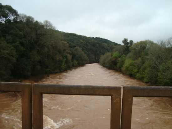 RIO CARREIRO - DIVISA COM PARAI/RS, POR LAURO ANTONIO FINATTO - SO DOMINGOS DO SUL - RS