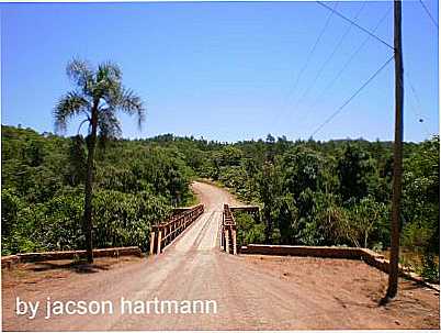 PONTE SOBRE O RIO CADEIA - DIVISA COM PRESIDENTE LUCENA, POR BY JACSON HARTMANN - SO JOS DO HORTNCIO - RS