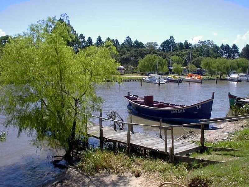 SO LOURENO DO SUL-RS-PIER NO ARROIO SO LOURENO-FOTO:HENRIQUE DE BORBA - SO LOURENO DO SUL - RS