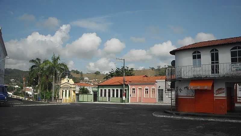 MARAGOGIPE-BA-CASARIO NO CENTRO-FOTO:RAFAEL JOS RORATO - MARAGOJIPE - BA