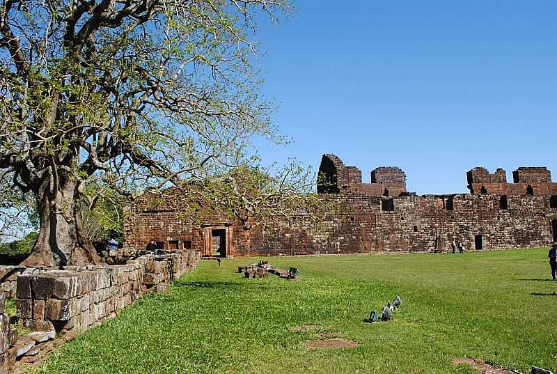 SO MIGUEL DAS MISSES-RS-RUINAS DA ANTIGA CATEDRAL DE SO MIGUEL ARCANJO-FOTO:ZELIA WALTRICK - SO MIGUEL DAS MISSES - RS