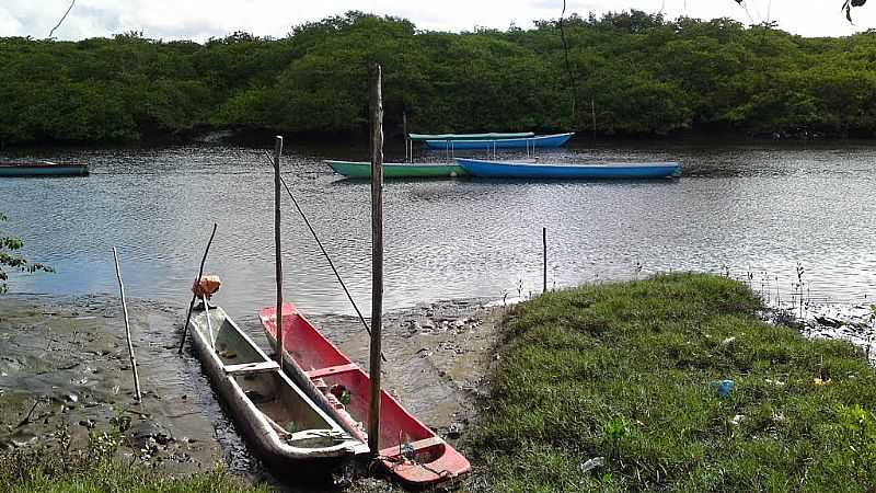 MARAGOGIPINHO-BA-BARCOS NO RIO JAGUARIPE-FOTO:ANDRE L. S. LACERDA - MARAGOGIPINHO - BA