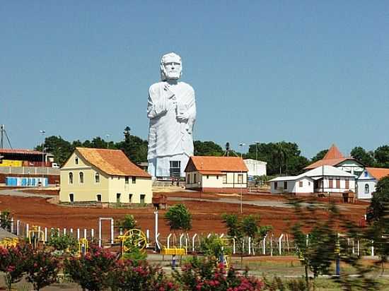 PARQUE CENTRO GERMNICO MISSIONEIRO E ESTTUA DE SO PEDRO APSTOLO EM SO PEDRO DO BUTI-FOTO:JEREMIAS WACHHOLZ - SO PEDRO DO BUTI - RS
