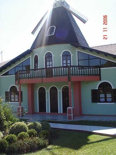 CASA HOLANDESA POR MARCELO L CHRISTOFF - SEDE NOVA - RS