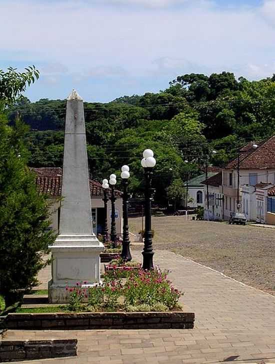 SILVEIRA MARTINS-RS-MONUMENTO NA PRAA CENTRAL-FOTO:CROQUEZZ - SILVEIRA MARTINS - RS